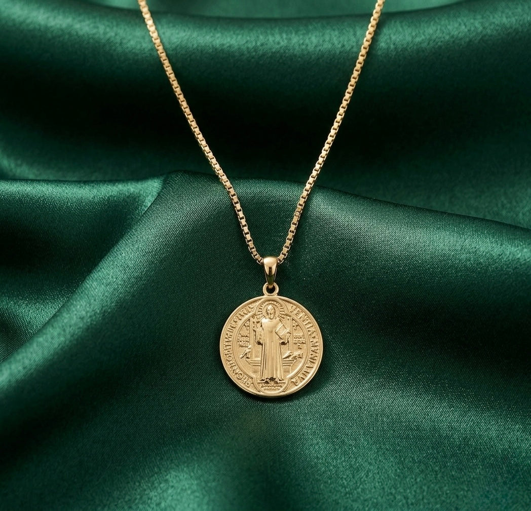 Divina Medallion Necklace